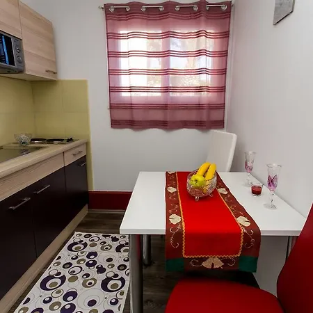 Tomas شقة تروغير