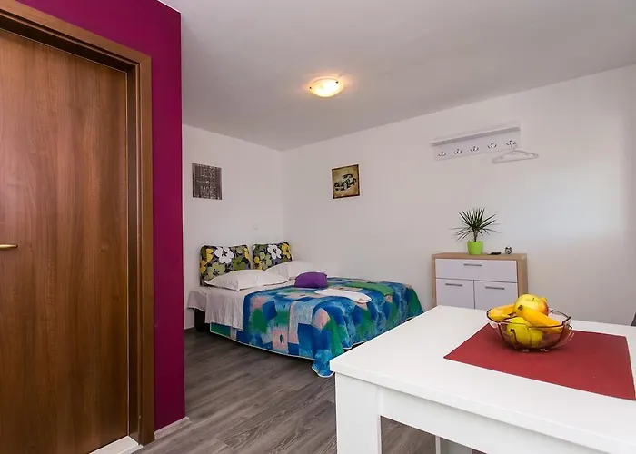 Tomas