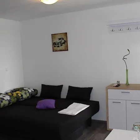 Tomas Apartman *