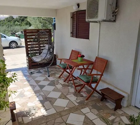 Tomas 아파트 트로기르